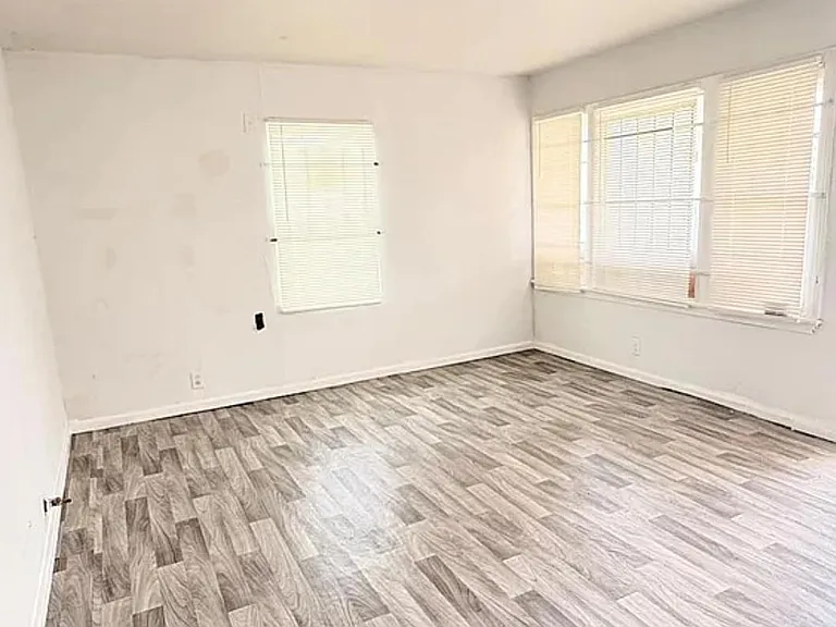 335 Delaware St — Photo 8