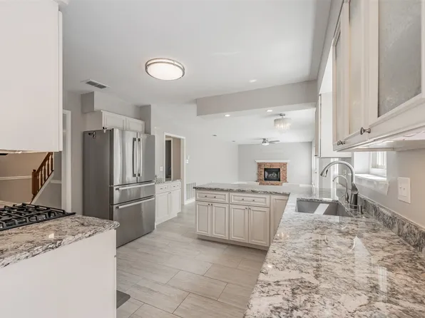 4307 Country Ln, Grapevine, TX 76051