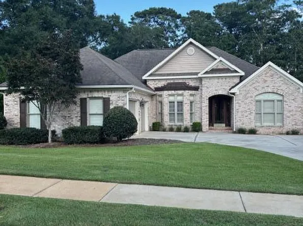 211 Wicklow Dr, Dothan, AL 36303