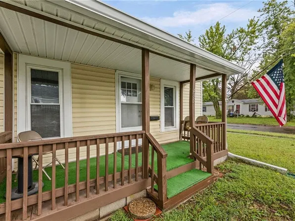 435 S 4th St, Iola, KS 66749