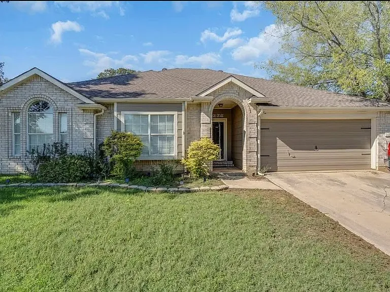 2609 Timberview Cir — Photo 1