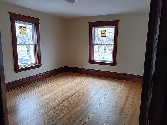 3rd image of 225 W 5th St