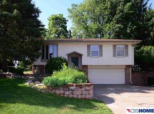 8461 Geiler Ave, Ralston, NE 68127