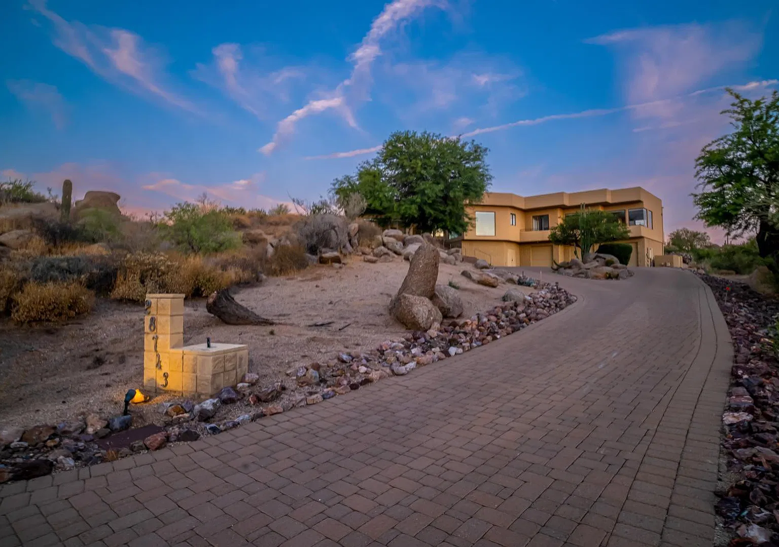 4 bed, 3.5 bath, 4980 sqft, $8,900 — Photo 1