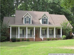 6860 Woodside Cove, walls, MS 38680