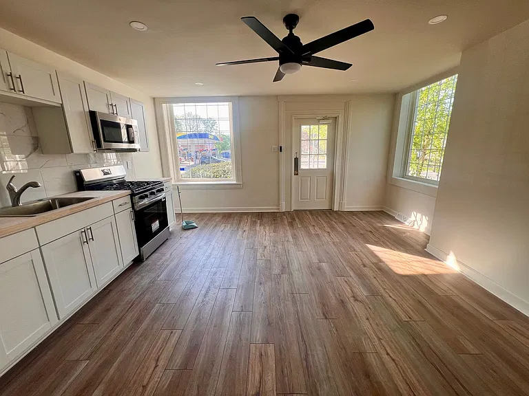 1198 Third Street (Full Service) — Photo 8