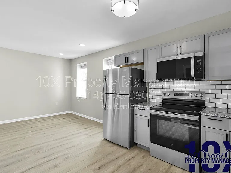 1213 E Whittier St — Photo 12