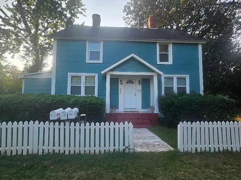 317 Sortwell St — Photo 1