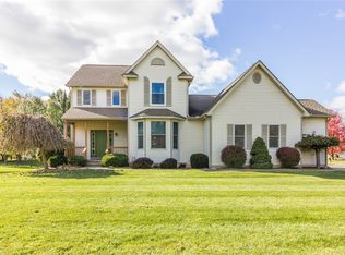 2465 Torrey Grove Ct, Fenton, MI 48430