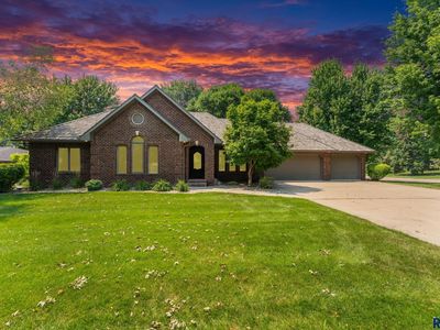 5201 S Sand Cherry Cir, Sioux Falls, SD, 57108