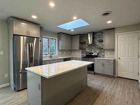 4th image of 11 Campagna Dr