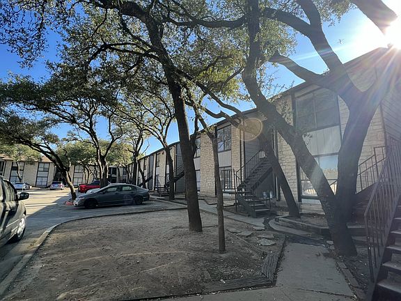 Iconic at South 1st Apartments