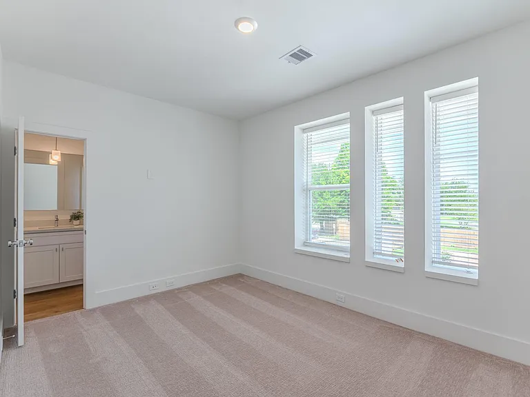 7613 Victory Reserve St — Photo 19