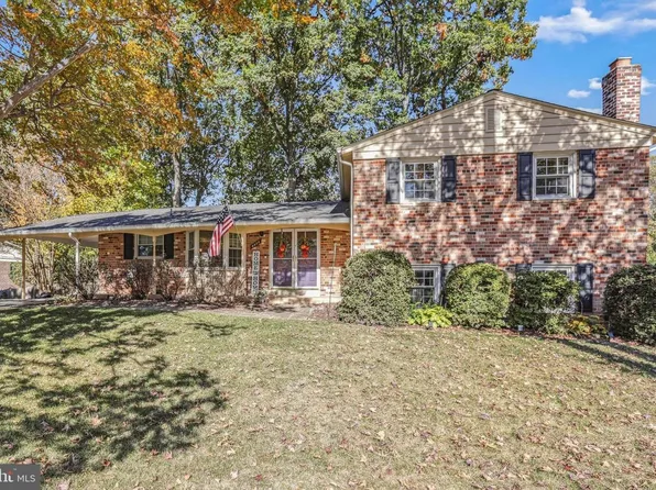 8806 Dianne Pl, Springfield, VA 22152