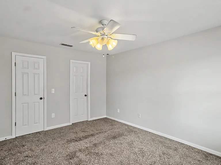 404 Clairemore Cir — Photo 14