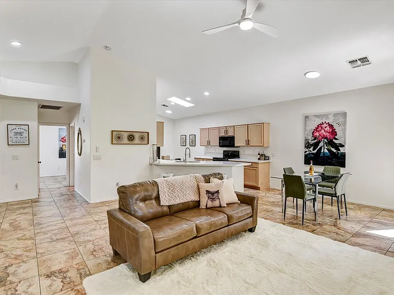 3247 E Maldonado Dr — Photo 4