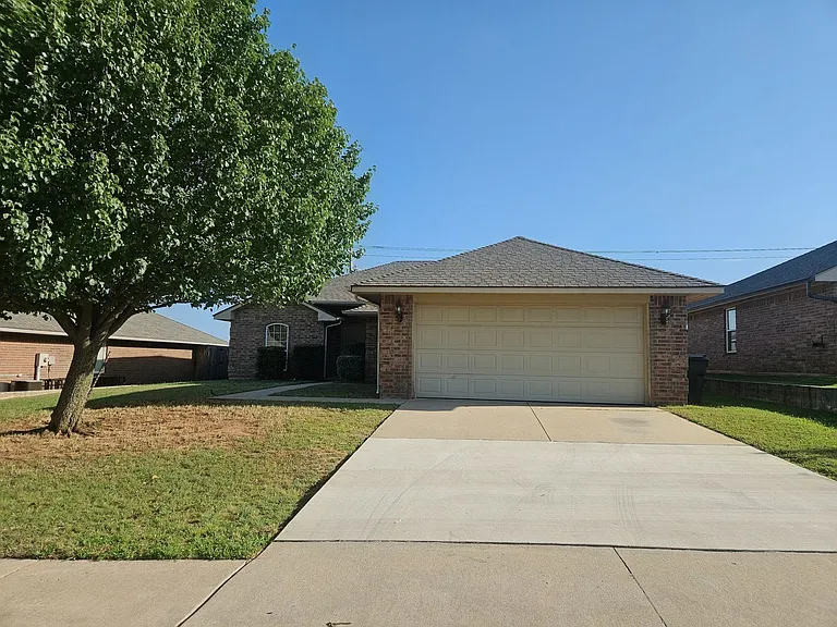 221 Dollina Ct — Photo 1