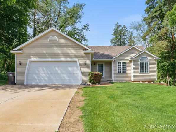 1683 Pinehill Dr, Hastings, MI 49058