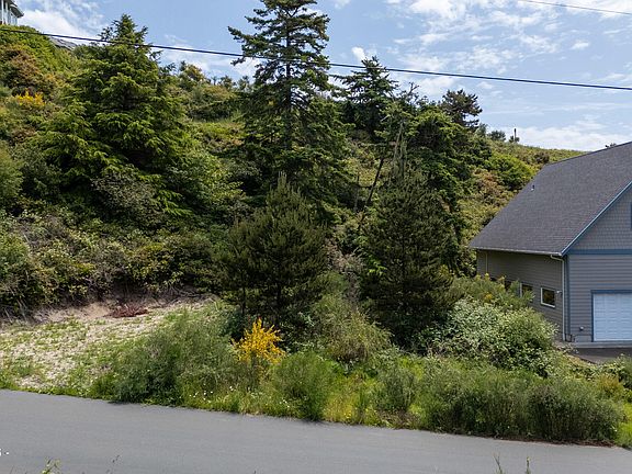 3rd image of Tl 2100 Grand Ave