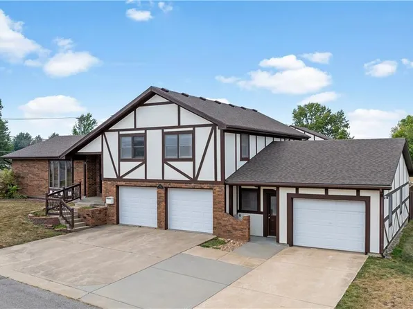 1202 Jeff Cir, Paola, KS 66071