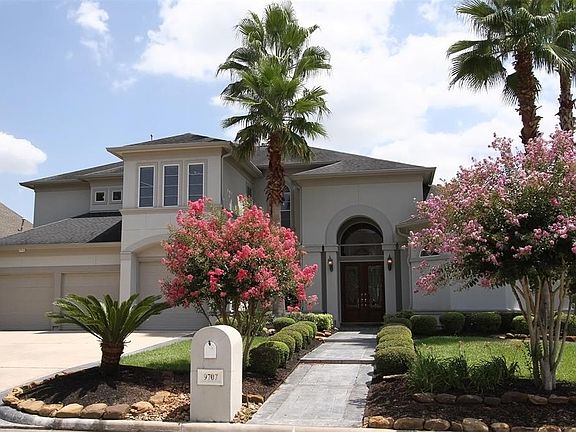 STUNNING FIVE BEDROOM HOME WITH TWO COVERED PATIOS AND SUMMER KITCHEN This beautifully maintained custom stucco home is located in a quiet community inside Champion Forest. The lush landscaping and attention to detail will impress you.