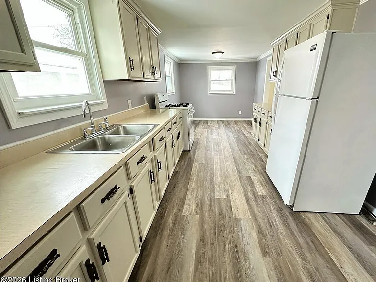 1376 Kings Church Rd — Photo 6