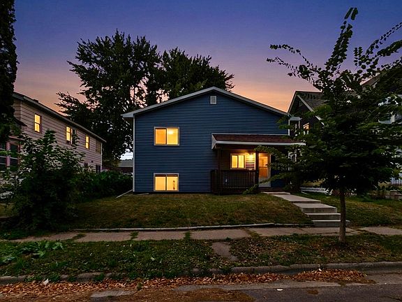 2nd image of 983 Cook Ave E