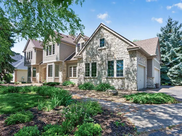 3034 Edgewater Dr, Woodbury, MN 55125