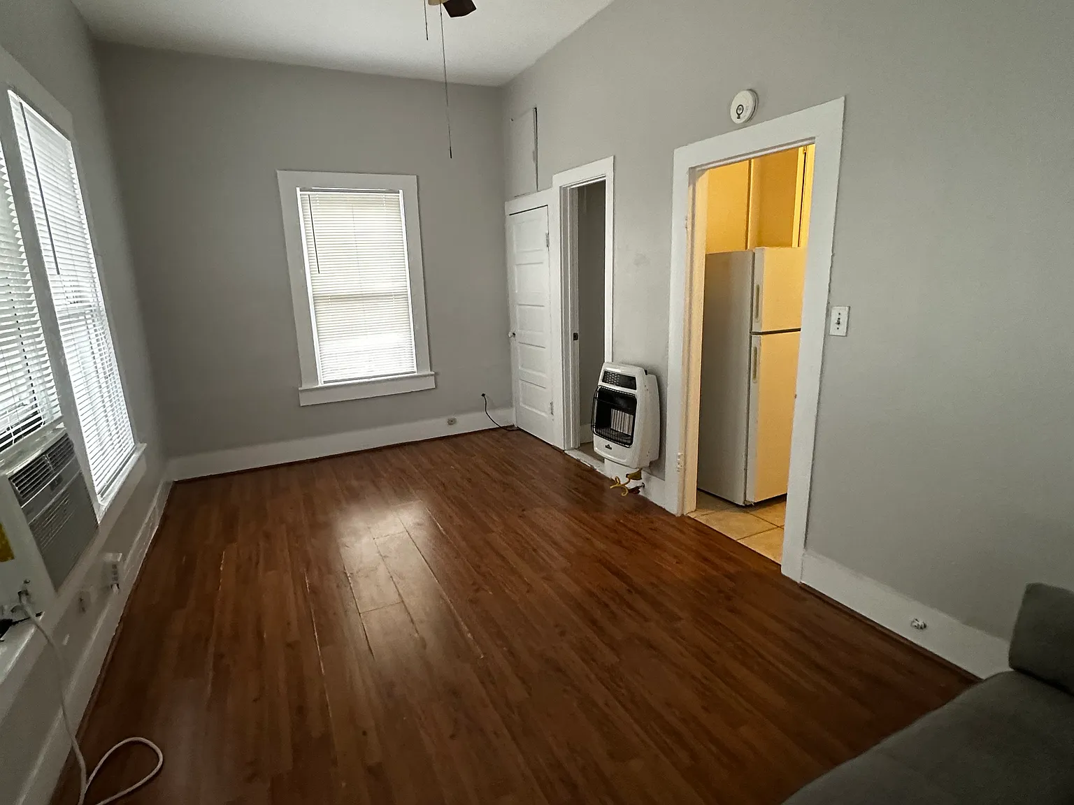 Studio, 425 sqft, $895 — Photo 2