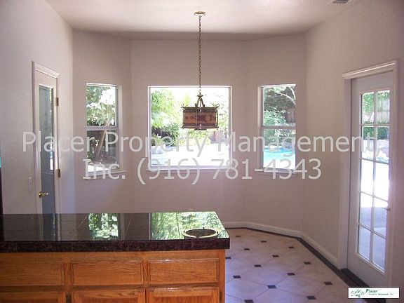4th image of 320 Emerson Ct