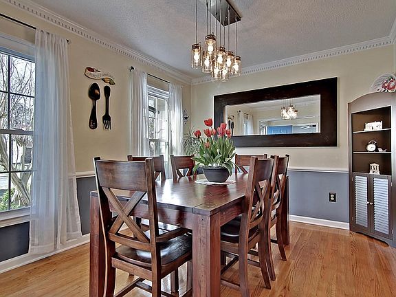 672 Castle Pinckney - Dining Room
