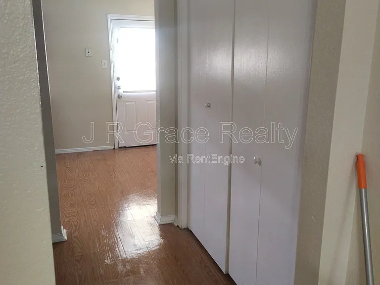 5947 Shadydell Dr — Photo 13