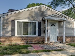 1060 Cove Dr #143-A, Prospect Heights, IL 60070