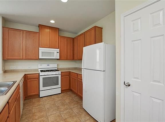 4th image of 5900 Pescia St