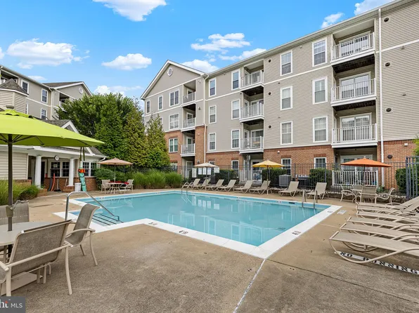 7011 Falls Reach Dr APT 205, Falls Church, VA 22043