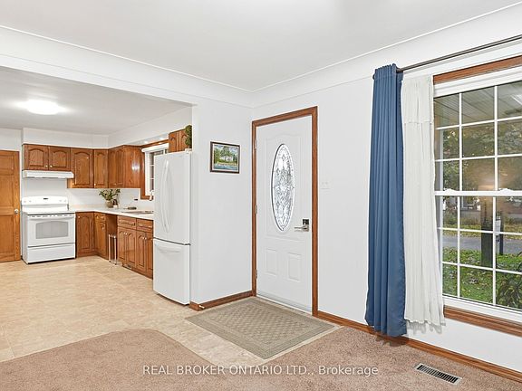 3rd image of 7 Edward St
