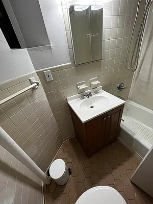 Rented by Salon Realty Corp | media 19