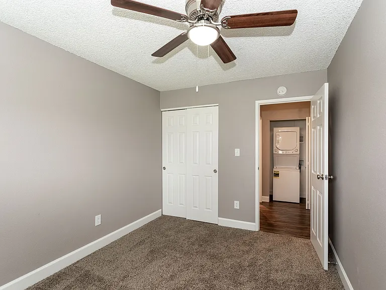 Bedroom w/ Spacious Closet