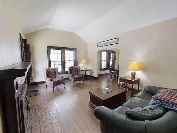 4th image of 200 Brookfield Ave