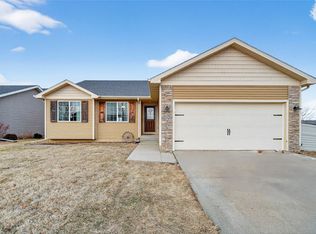 16201 Wilden Dr, Urbandale, IA 50323