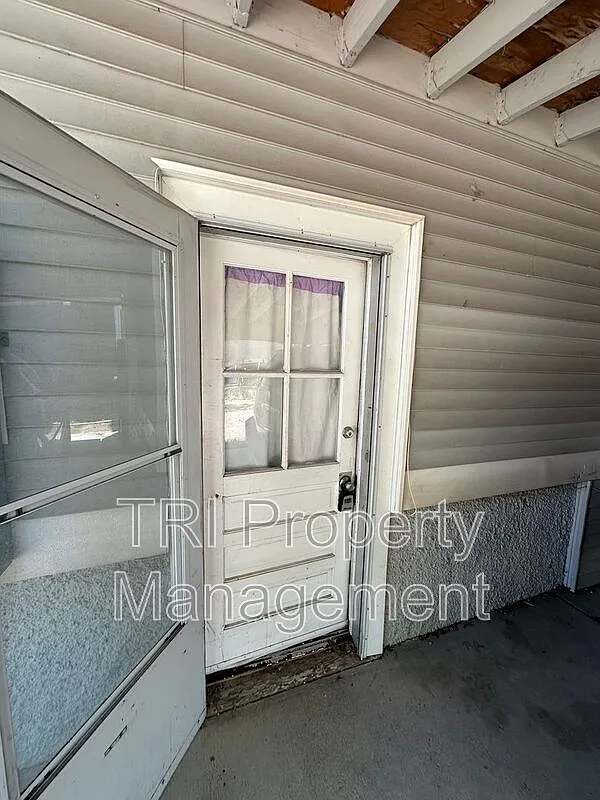 3 bed, 1.0 bath, $1,400 — Photo 1