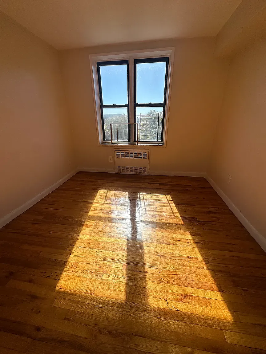 3413 Avenue H — Photo 3