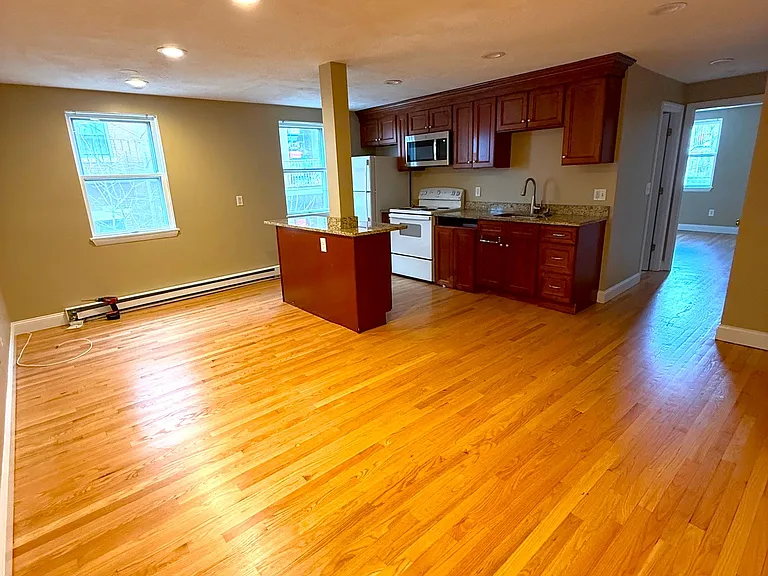 435 Essex St #5 — Photo 2