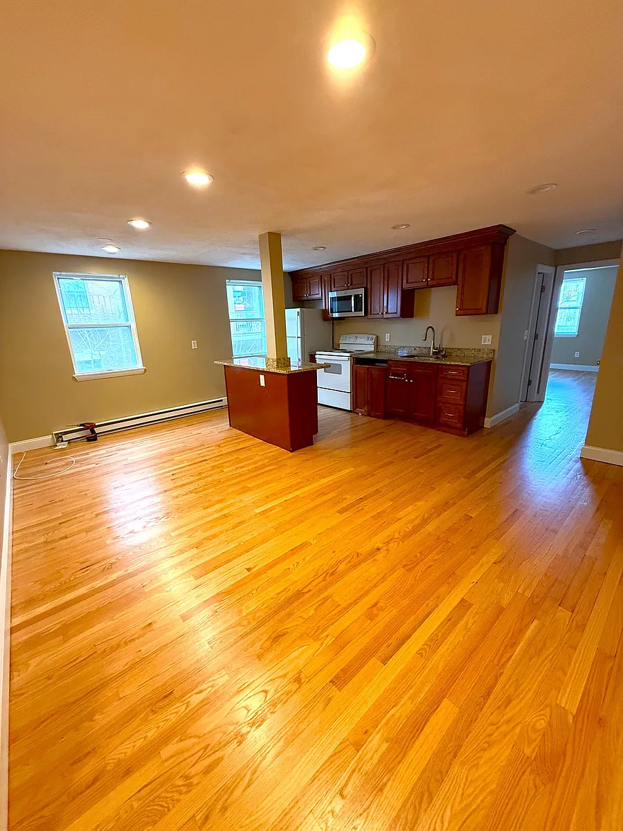 Building Photo - 435 Essex St #5
