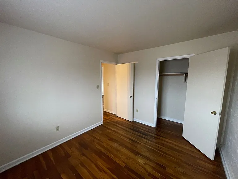 50 - SAXONY COURT APARTMENTS — Photo 14