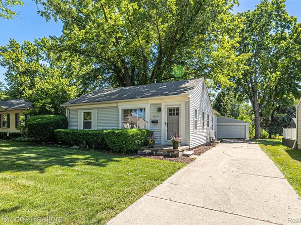 22728 Violet St, Farmington, MI 48336