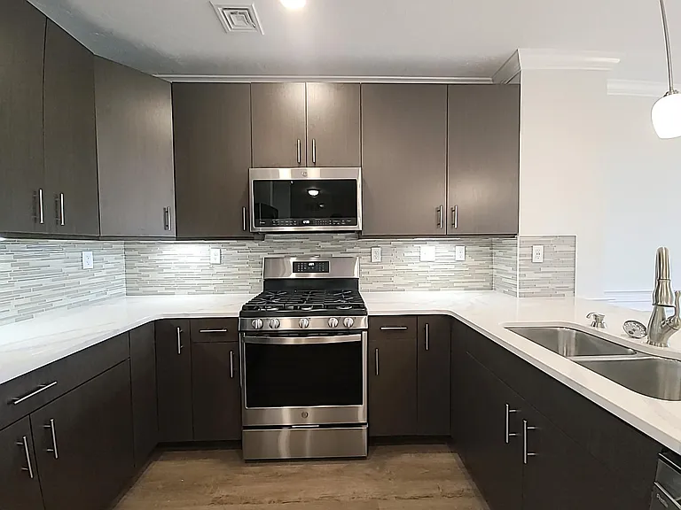 320 Middlesex Ave #B303 — Photo 4
