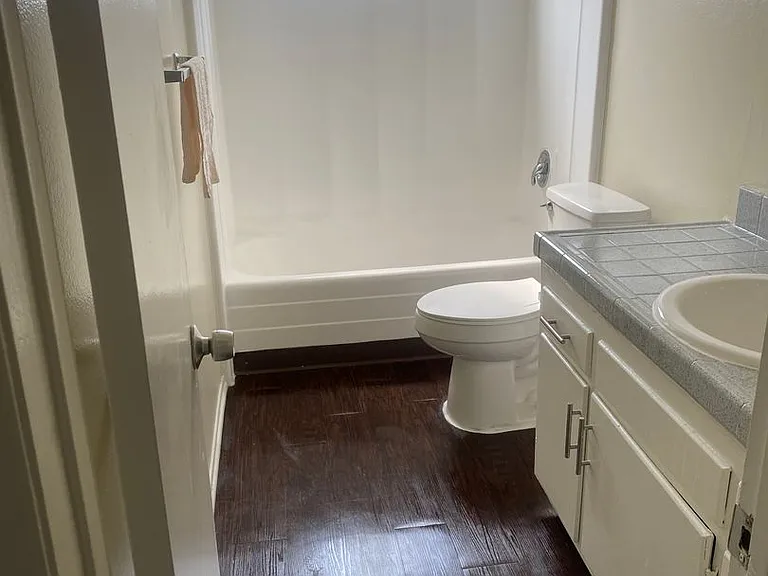 508 S Victoria Ave — Photo 10