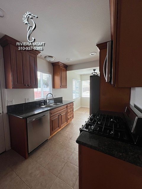 1st image of 922 W 25th St APT 1