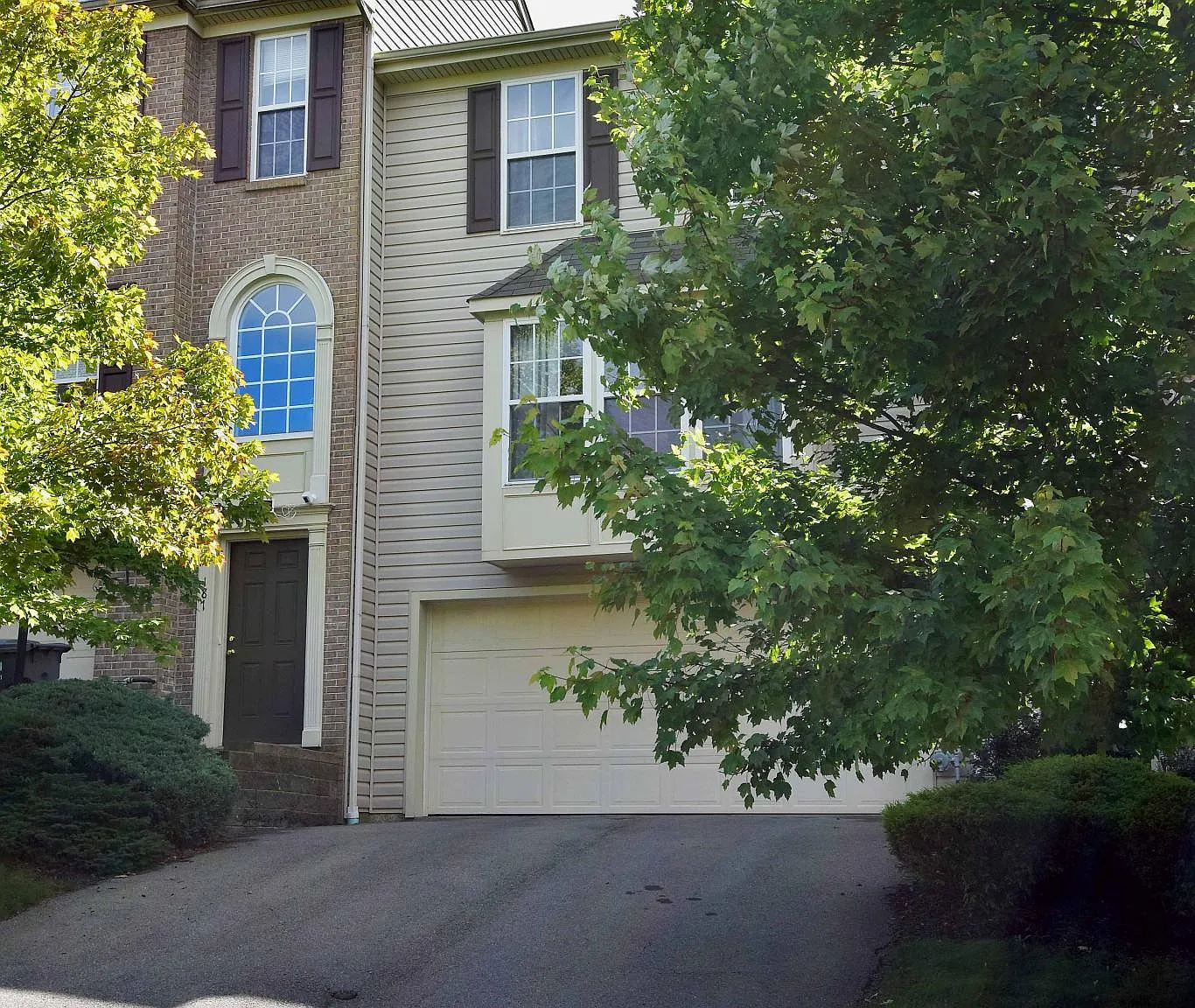185 Southern Valley Ct — Photo 2